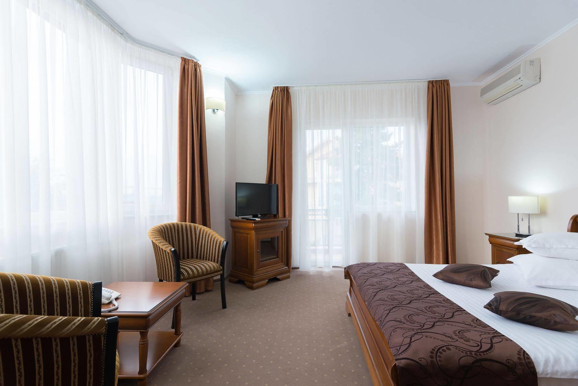 Hotel Athos R.M.T. Cluj-Napoca Exteriör bild