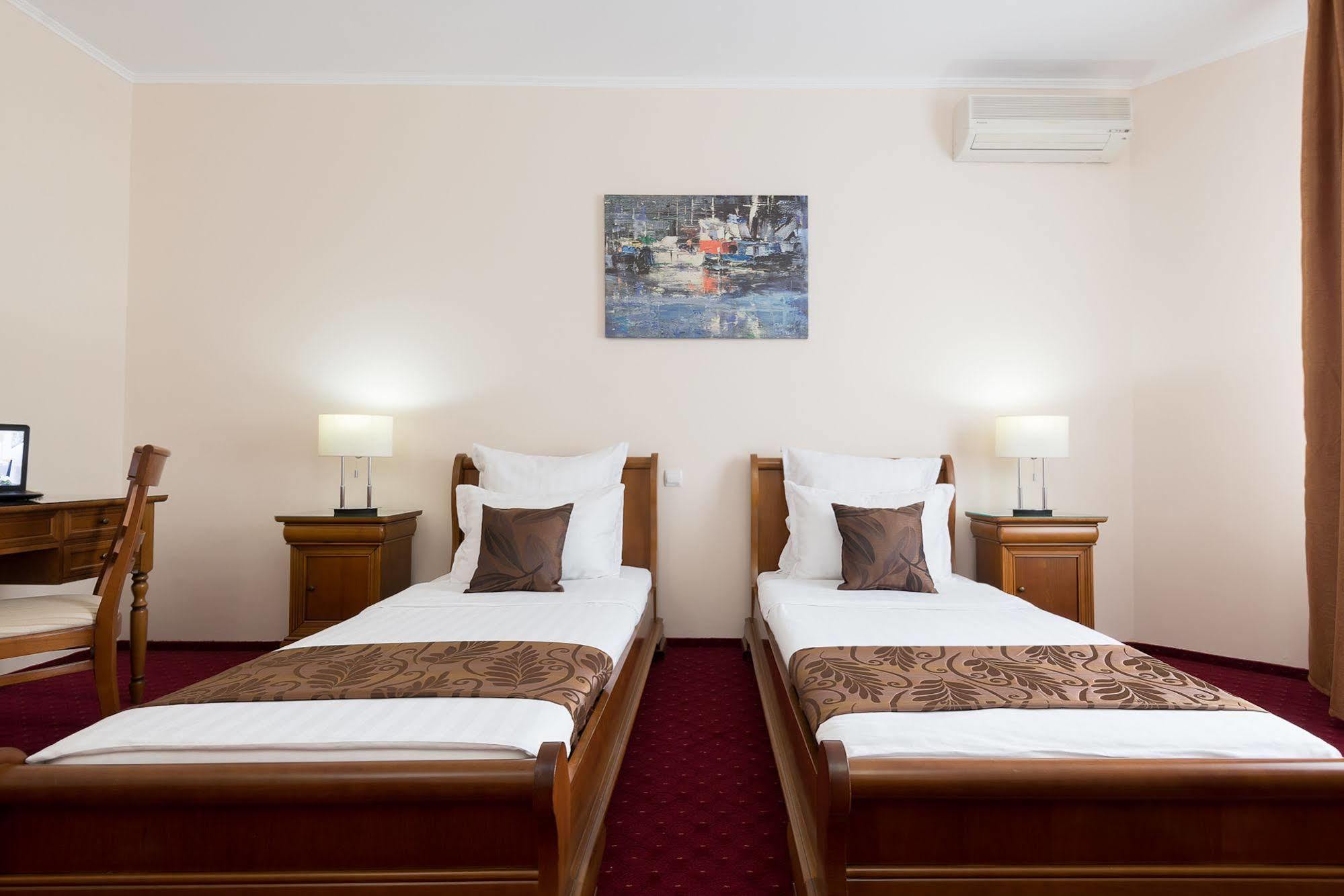 Hotel Athos R.M.T. Cluj-Napoca Exteriör bild